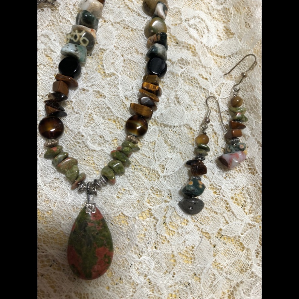 SEMI PRECIOUS STONES NECKLACE AND EARRINGS SET. BEAUTIFUL. HOME MADE, hippy boho